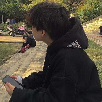 快手网红老头像傻子,傻气背后的人生智慧